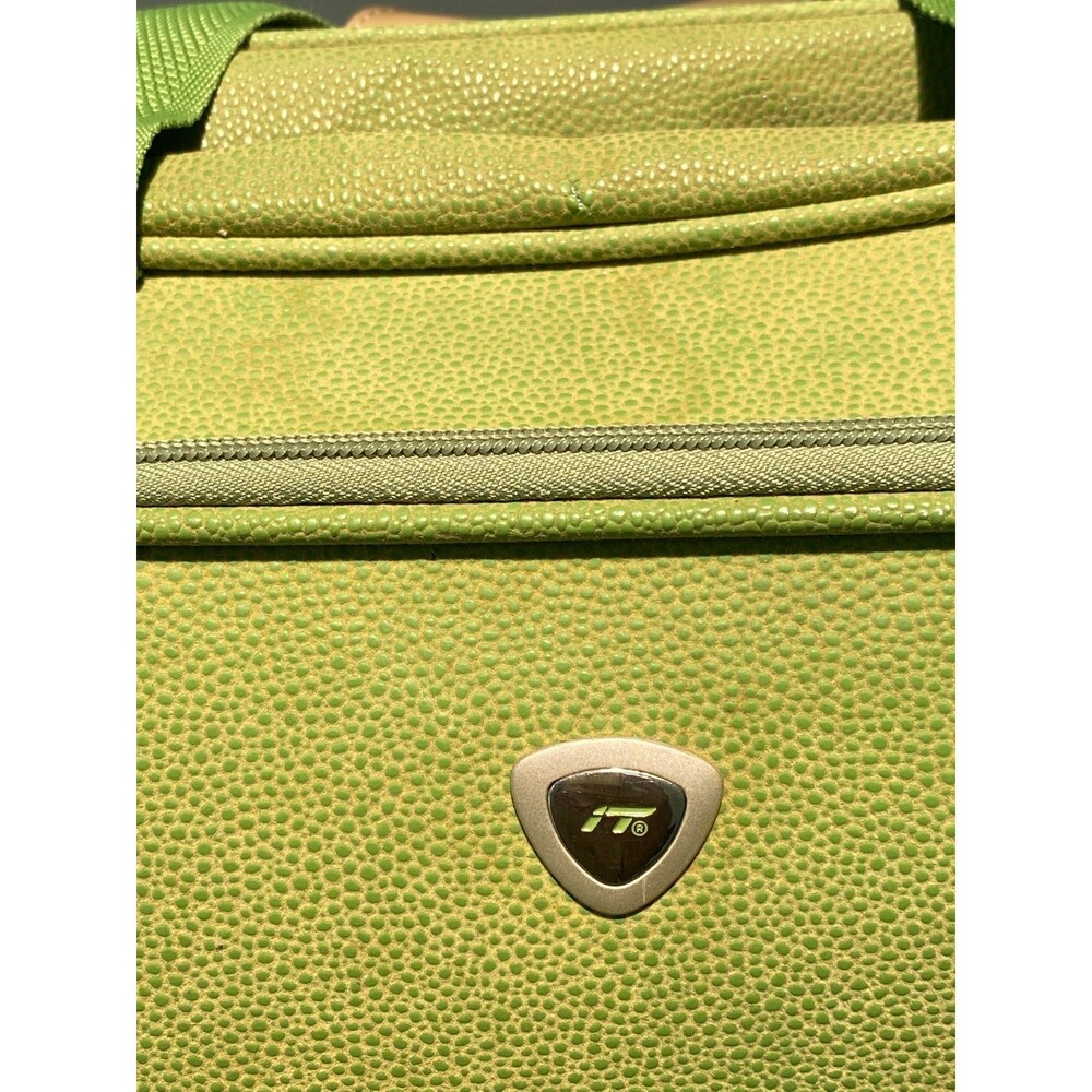 VTG International Traveler (IT) Brand Carry on Bag Green w/ Vera Bradley Strap - Picture 4 of 12